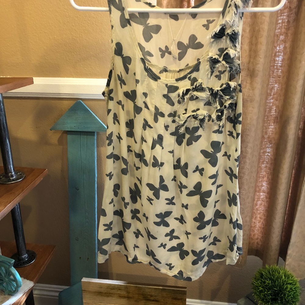 Flowy, Feminine Tank - Picture 2 of 8